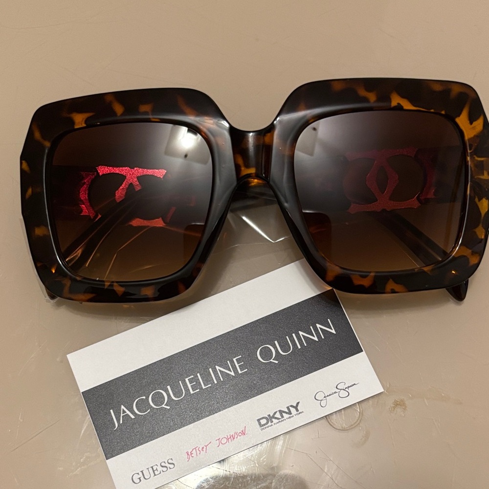 Jacqueline Quinn Tortoiseshell Oversized Square Sunglasses - Brown Lens